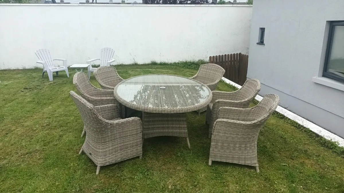 External table & chairs - Image 2