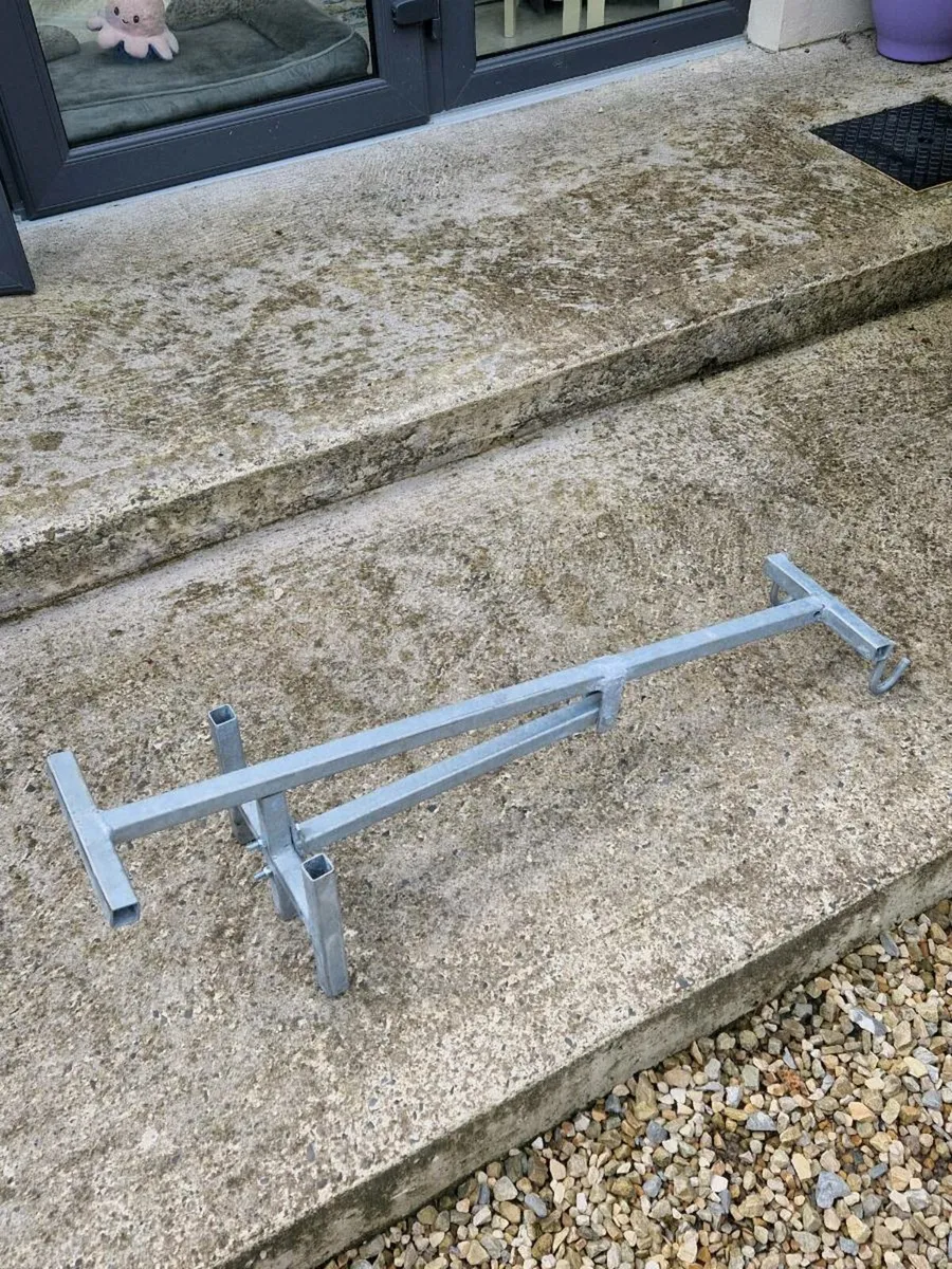 Wheelie bin compactor - Image 1