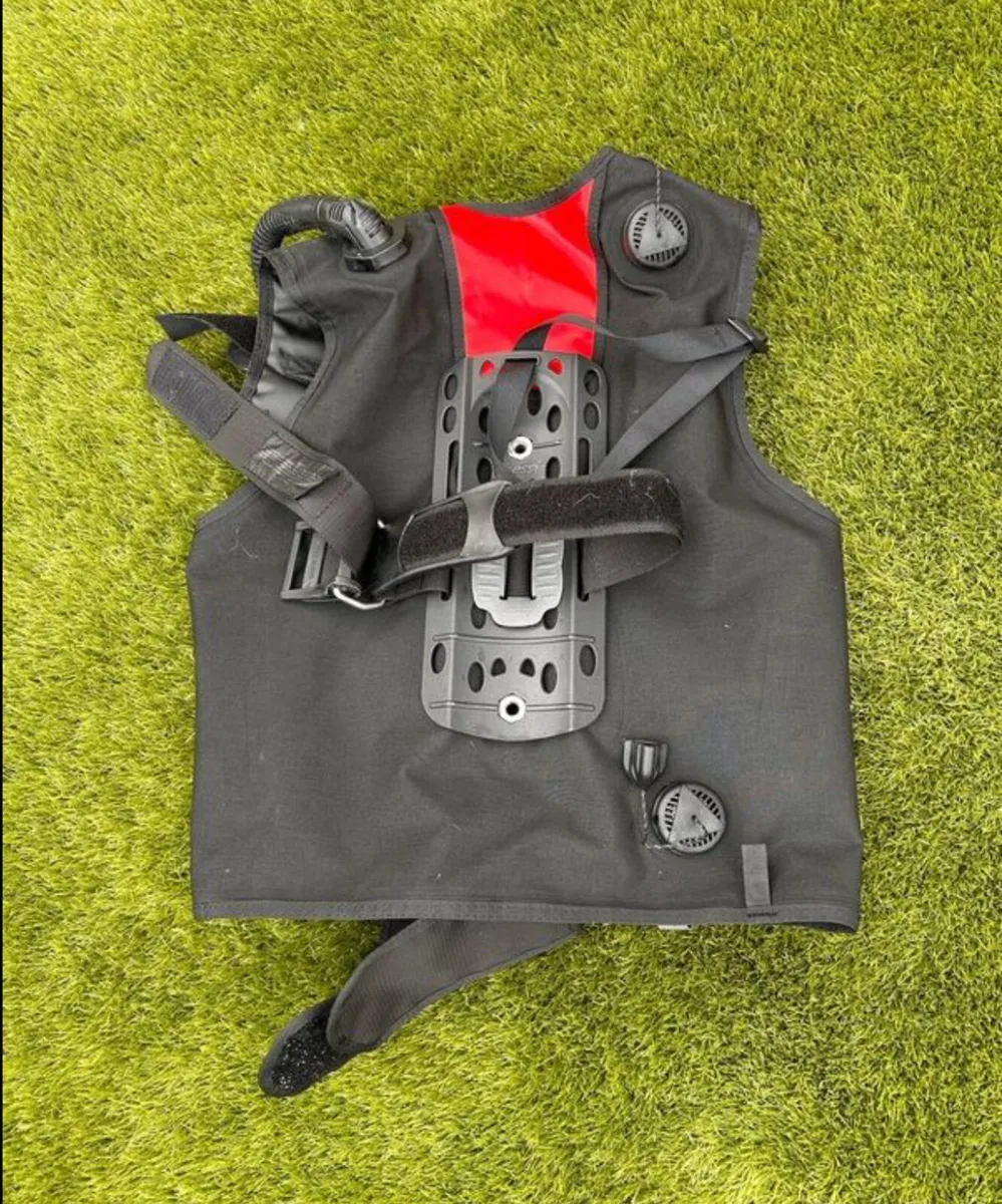 Cressi Solid BCD (size:L) - Image 2