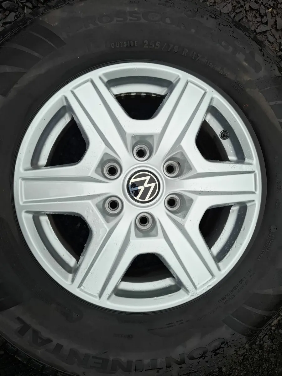 17" Genuine Vw Amarok Alloys with tyres - Image 2