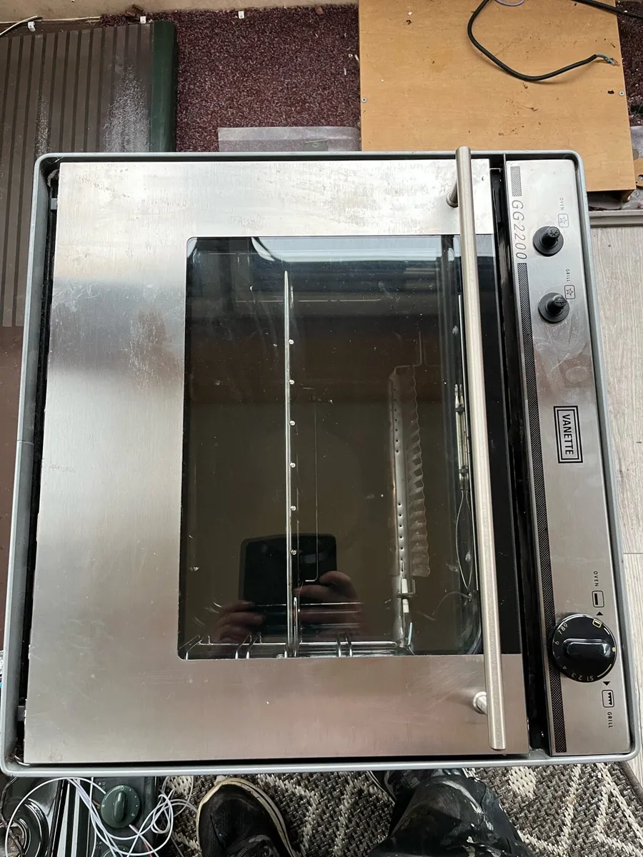 Caravan parts and windows - Image 1