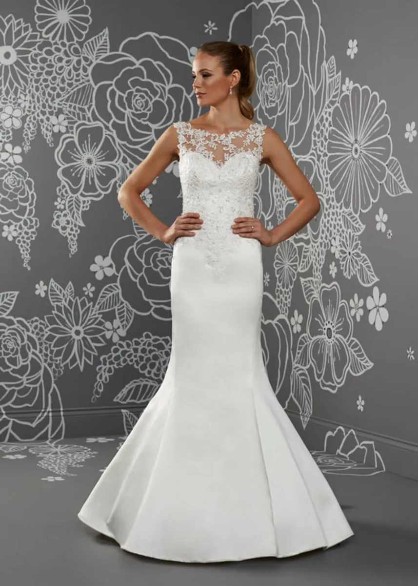 Brand new (with tags) Wedding dress - Image 2
