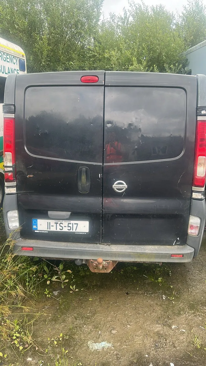 Van + car - Image 1