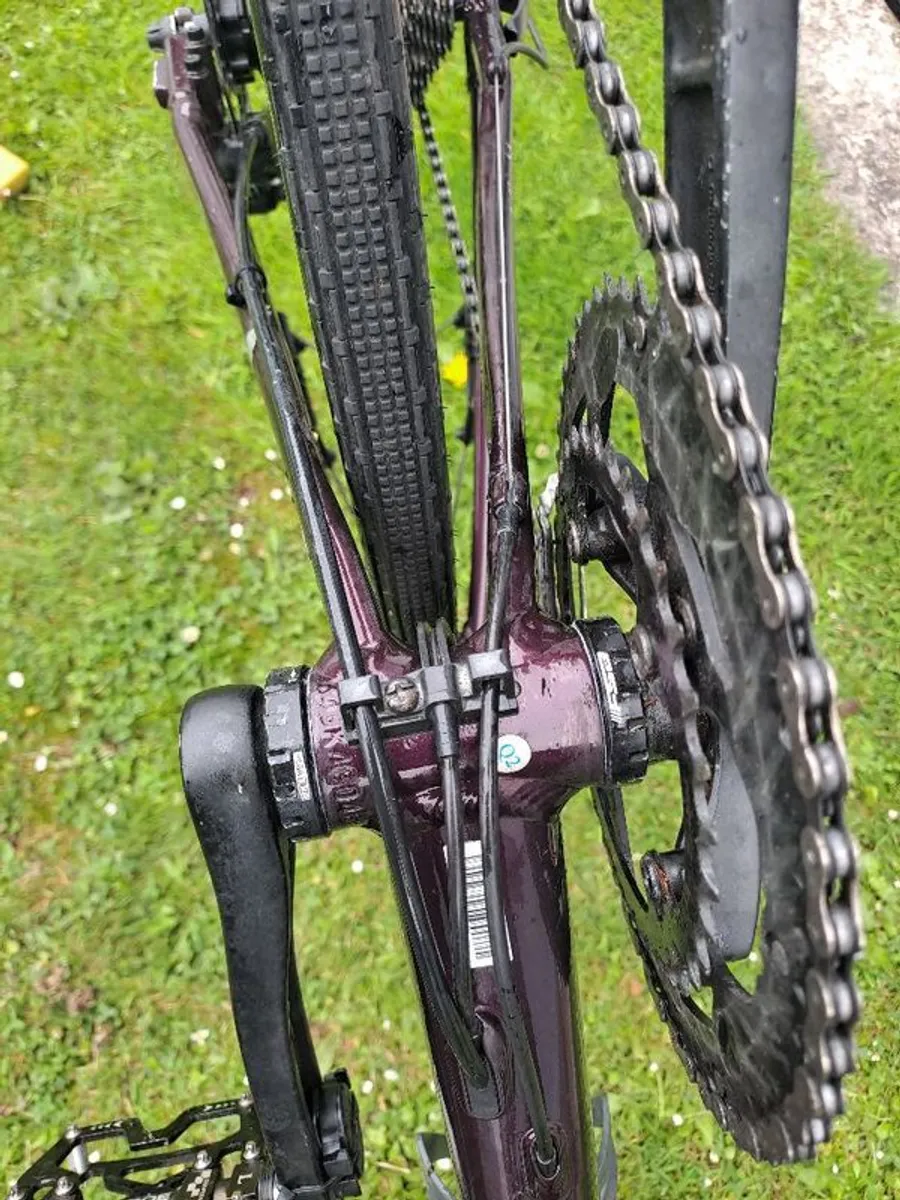 Giant fastroad sl1 flat bar hybird bike + accessories - Image 3