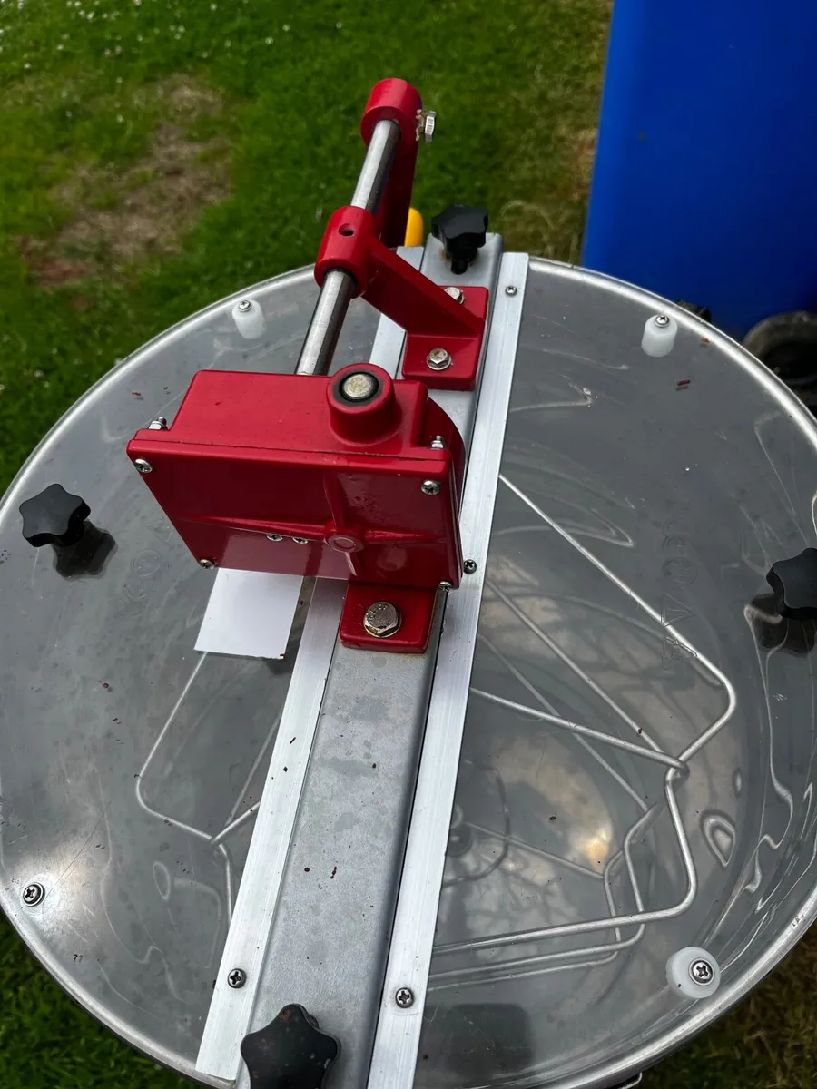 4 frame honey extractor manual - Image 1