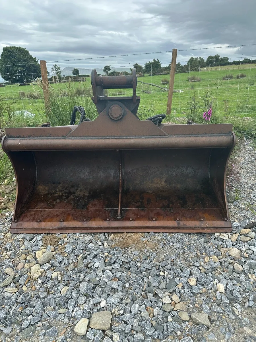Digger bucket - Image 1