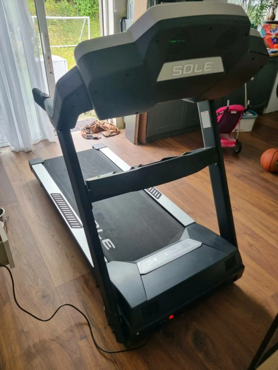 Treadmill SOLE S77 - Image 3