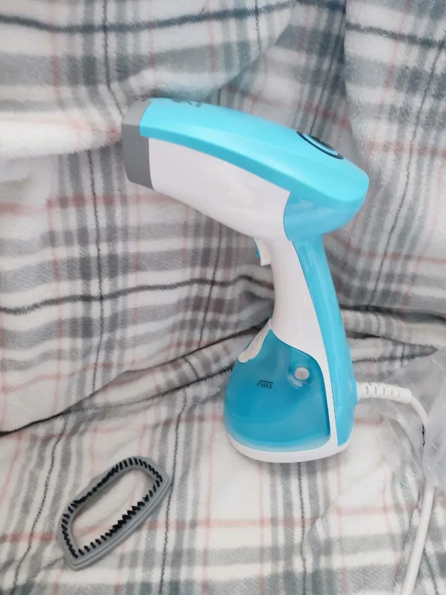 Garment steamer - Image 1