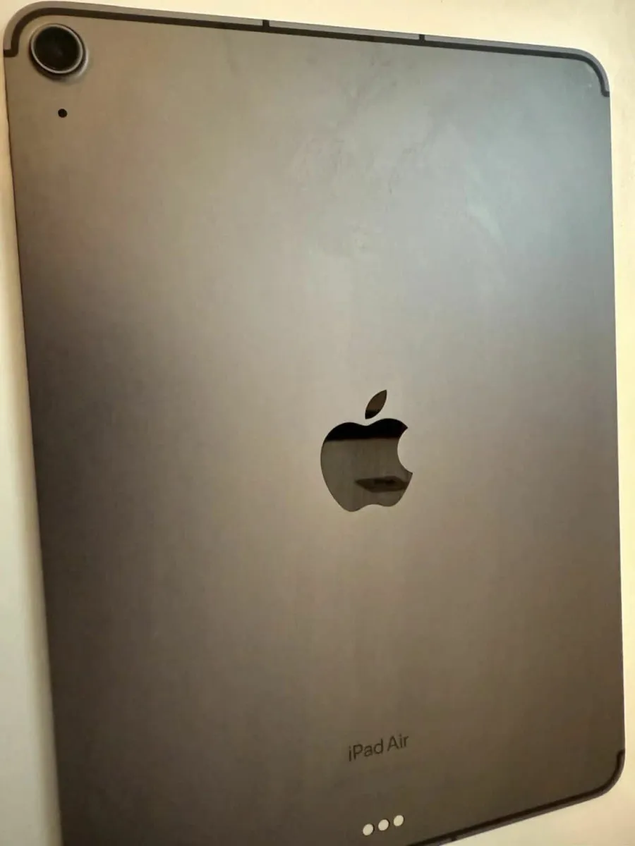 Apple iPad Air 5th Gen 10.9" 256GB Unlocked - Image 2