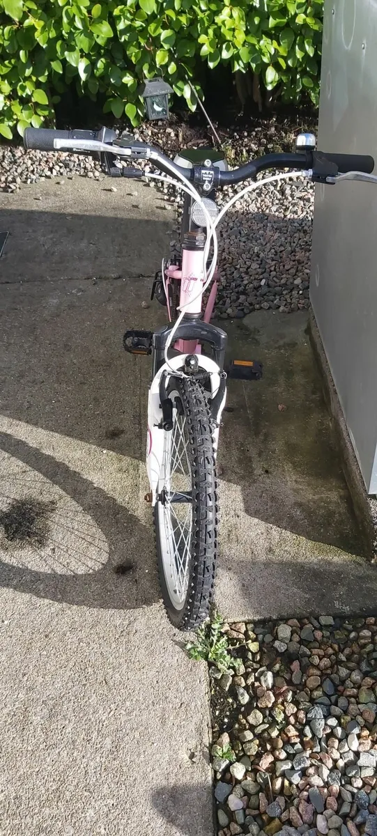 Childs bicycle - Image 2