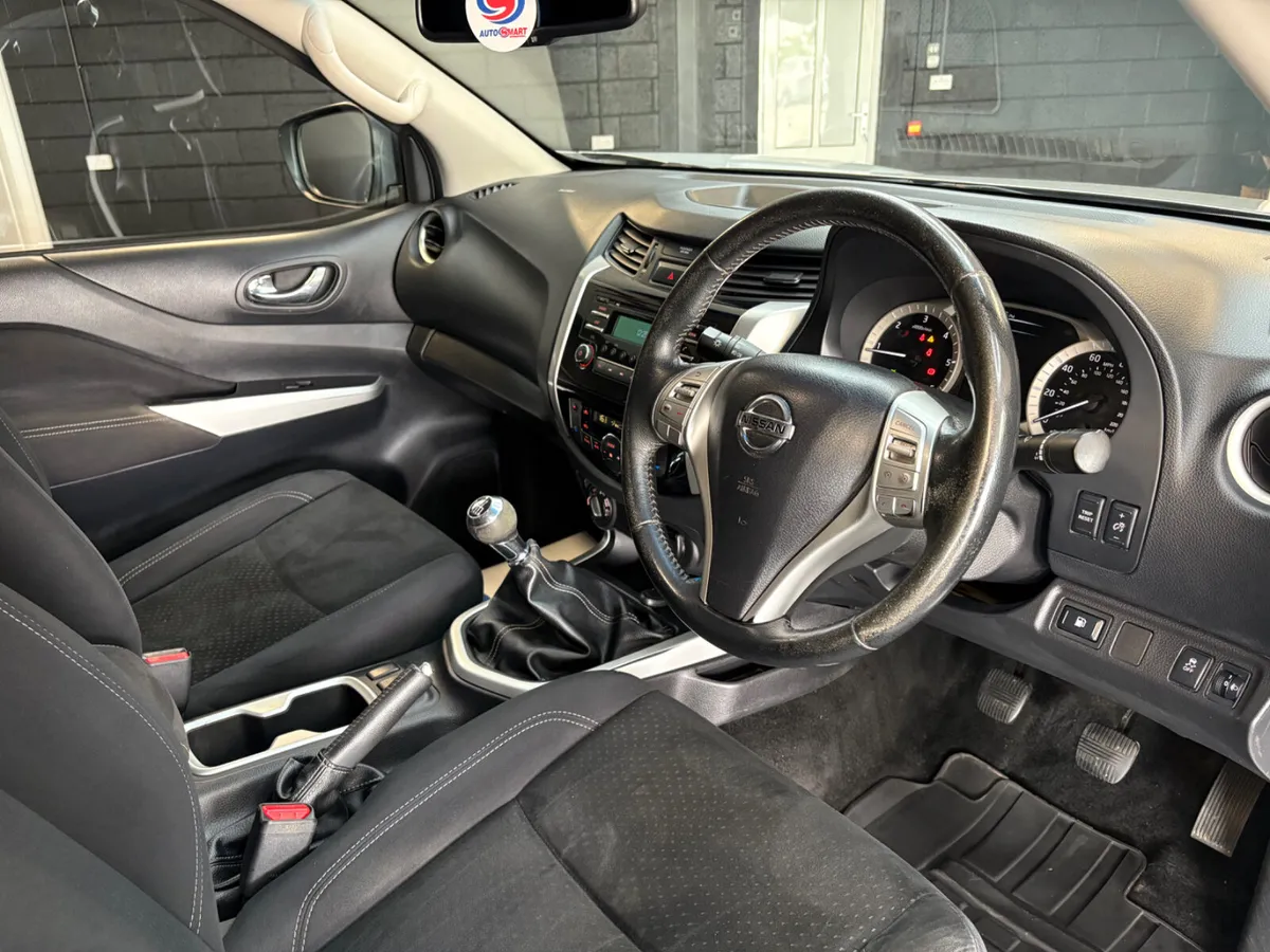 2016 Nissan Navara NP300 Crewcab - Image 3
