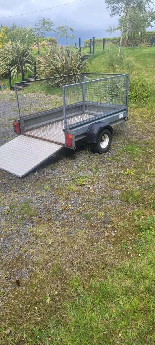 Trailer - Image 1