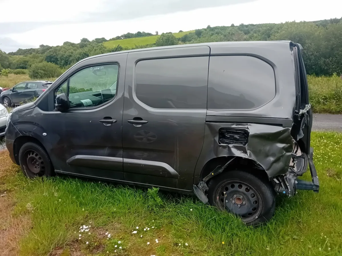 Vauxhall Combo for breaking - Image 1