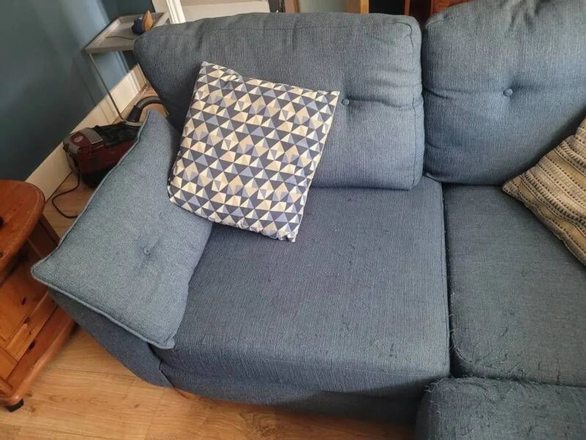 Corner Sofa - used, wear and tear on the seat cushions - Image 2