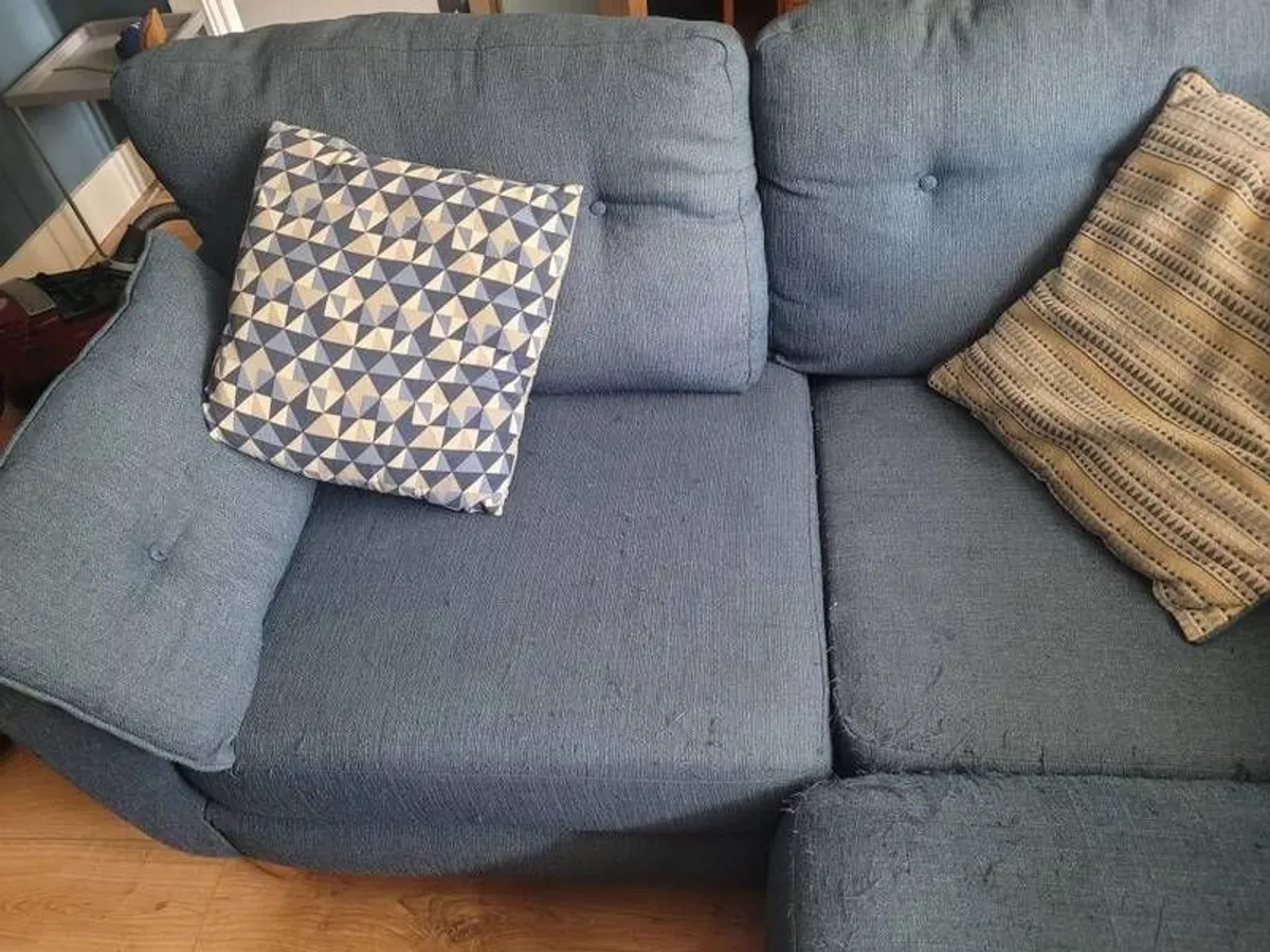 Corner Sofa - used, wear and tear on the seat cushions - Image 3