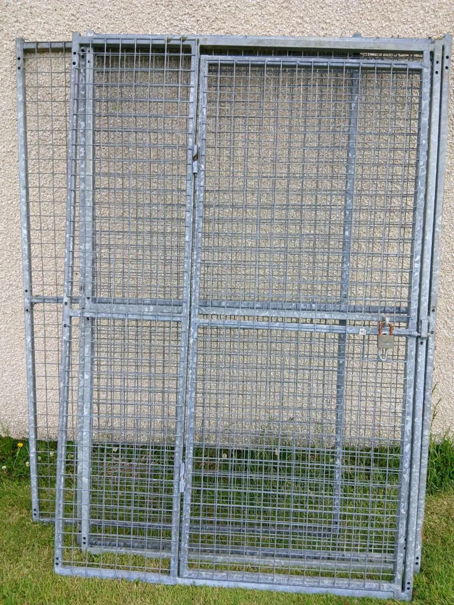 Dog pen - Image 1