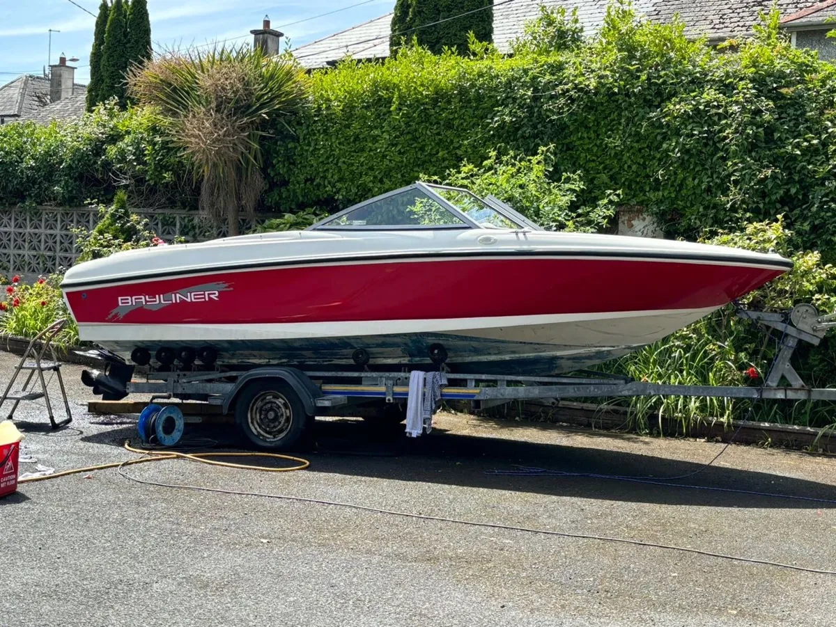 Bayliner 175 speed boat - Image 1