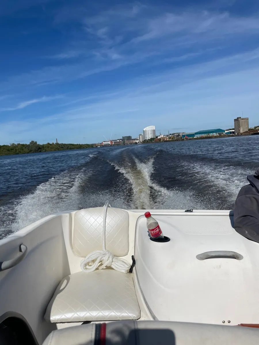 Bayliner 175 speed boat - Image 4