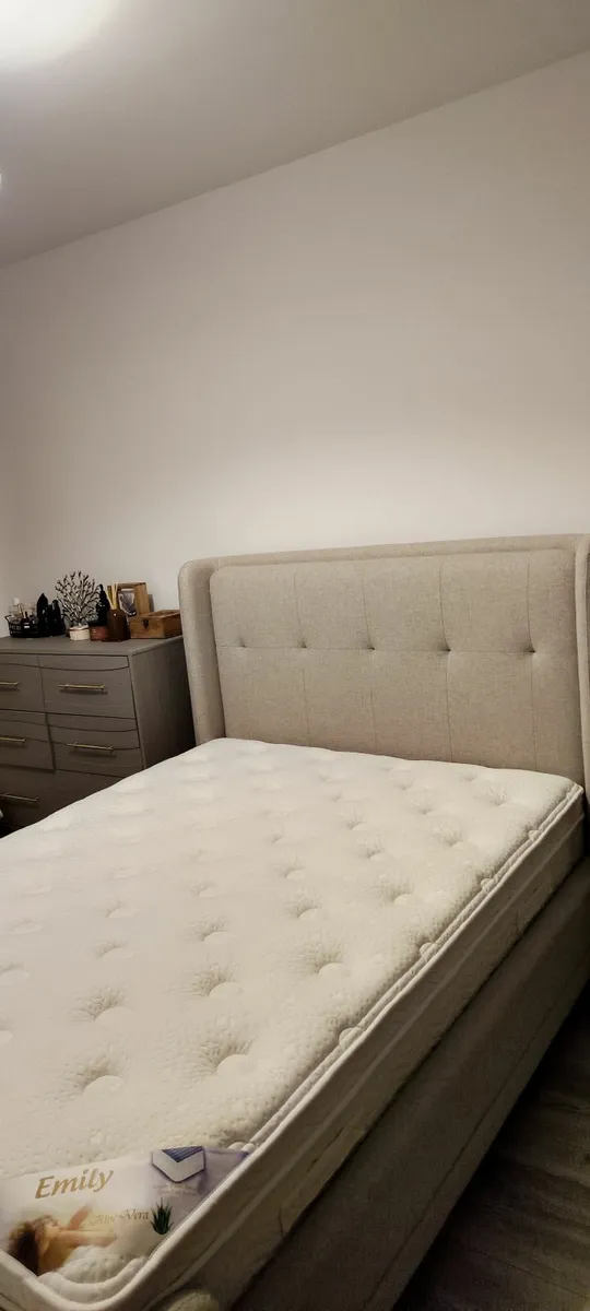 Double mattress like new - Image 1