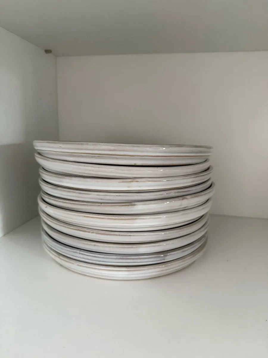 43 piece set of stoneware dinnerware - Image 2