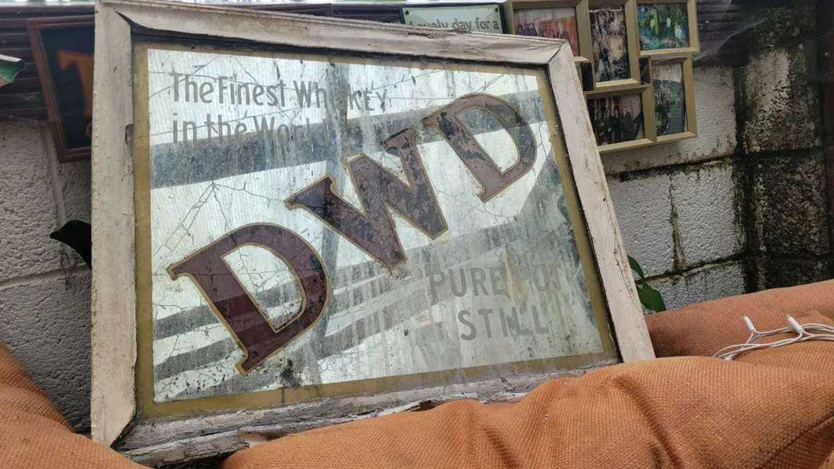 Old pub mirror - Image 1