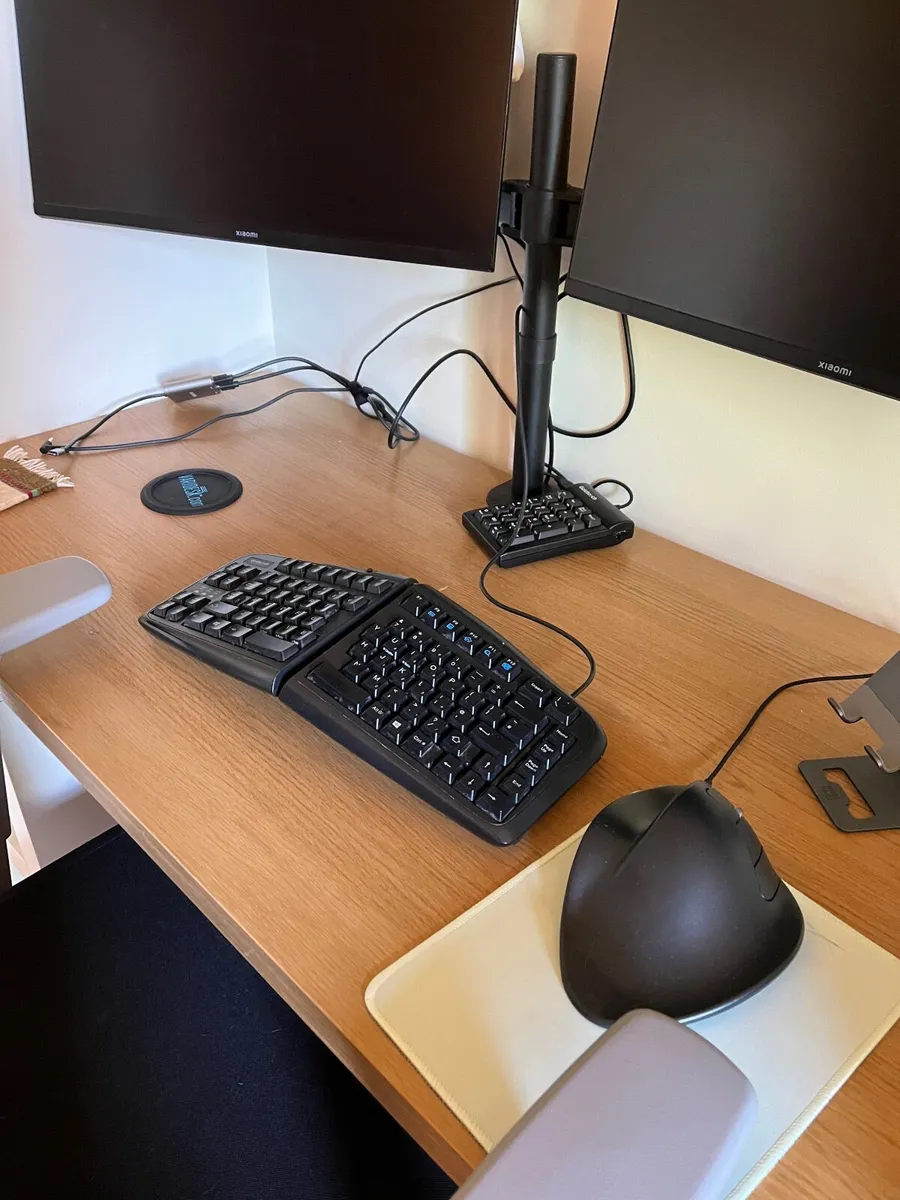 Study desk - Image 2