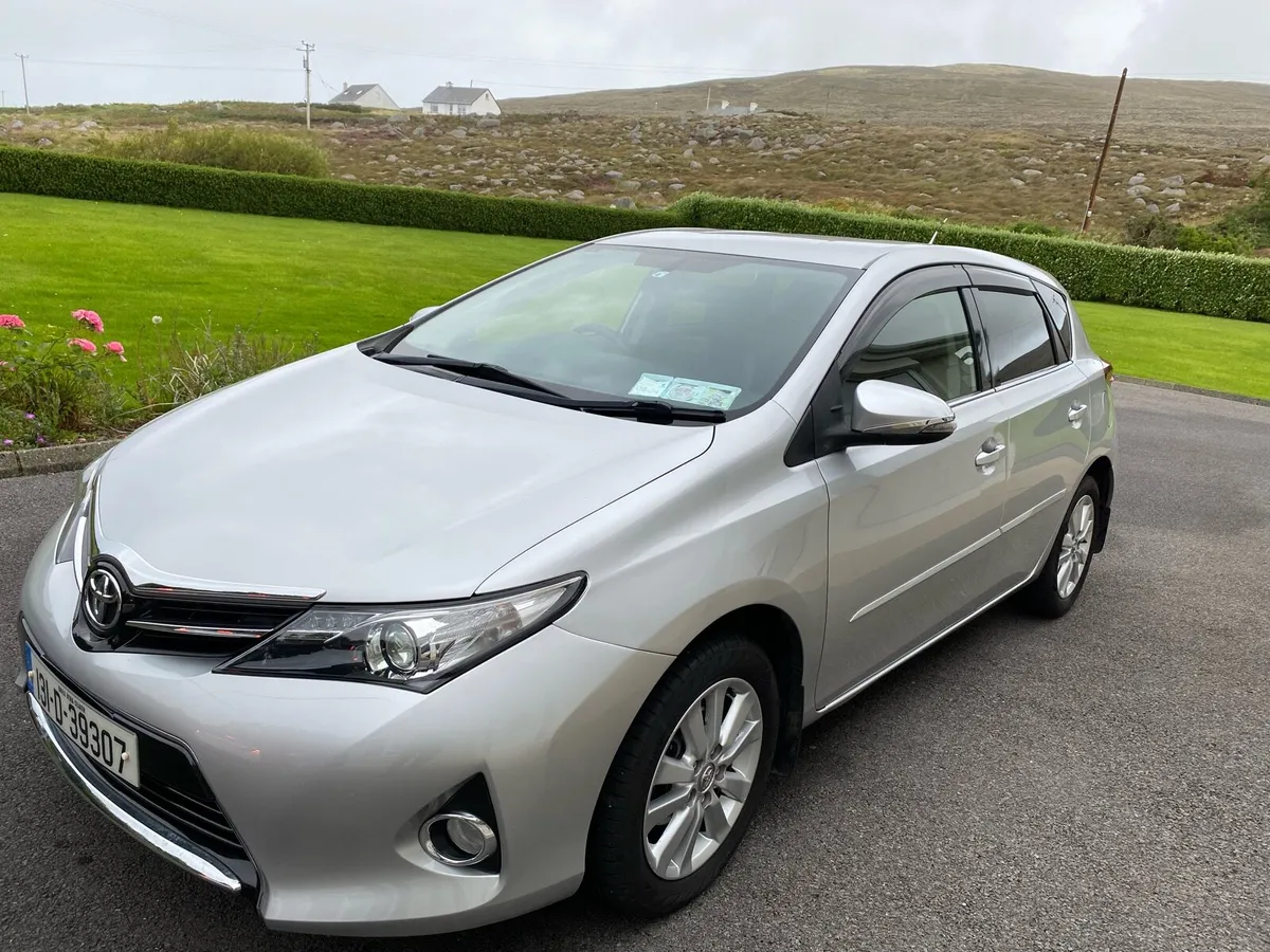 2013 Toyota Auris 1.5 petrol automatic +4WD - Image 2