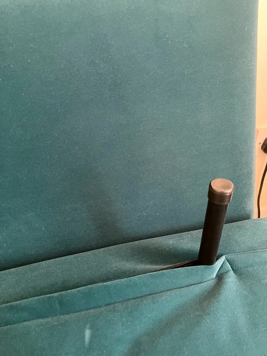 Small pullout couch - Image 2