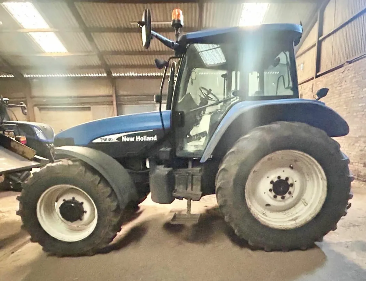 C N H  Tractors - Image 3