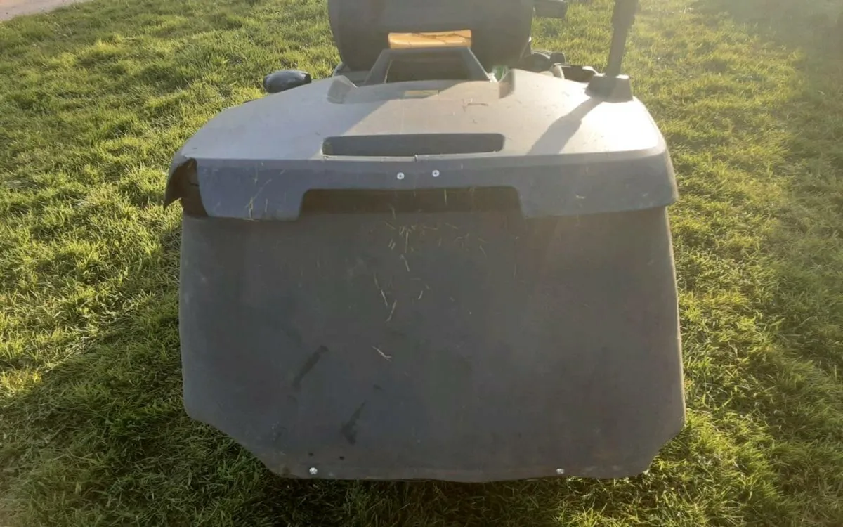 John deer X300R - Image 4