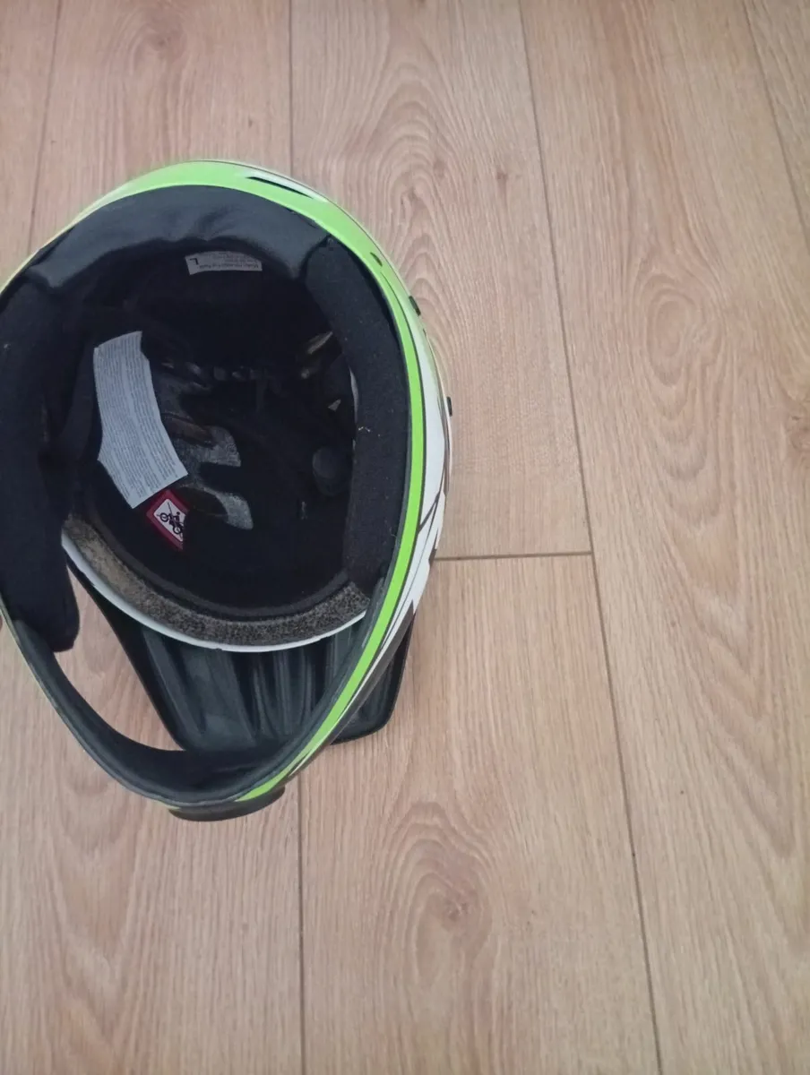 Universal Quality Helmet 1month old - Image 3