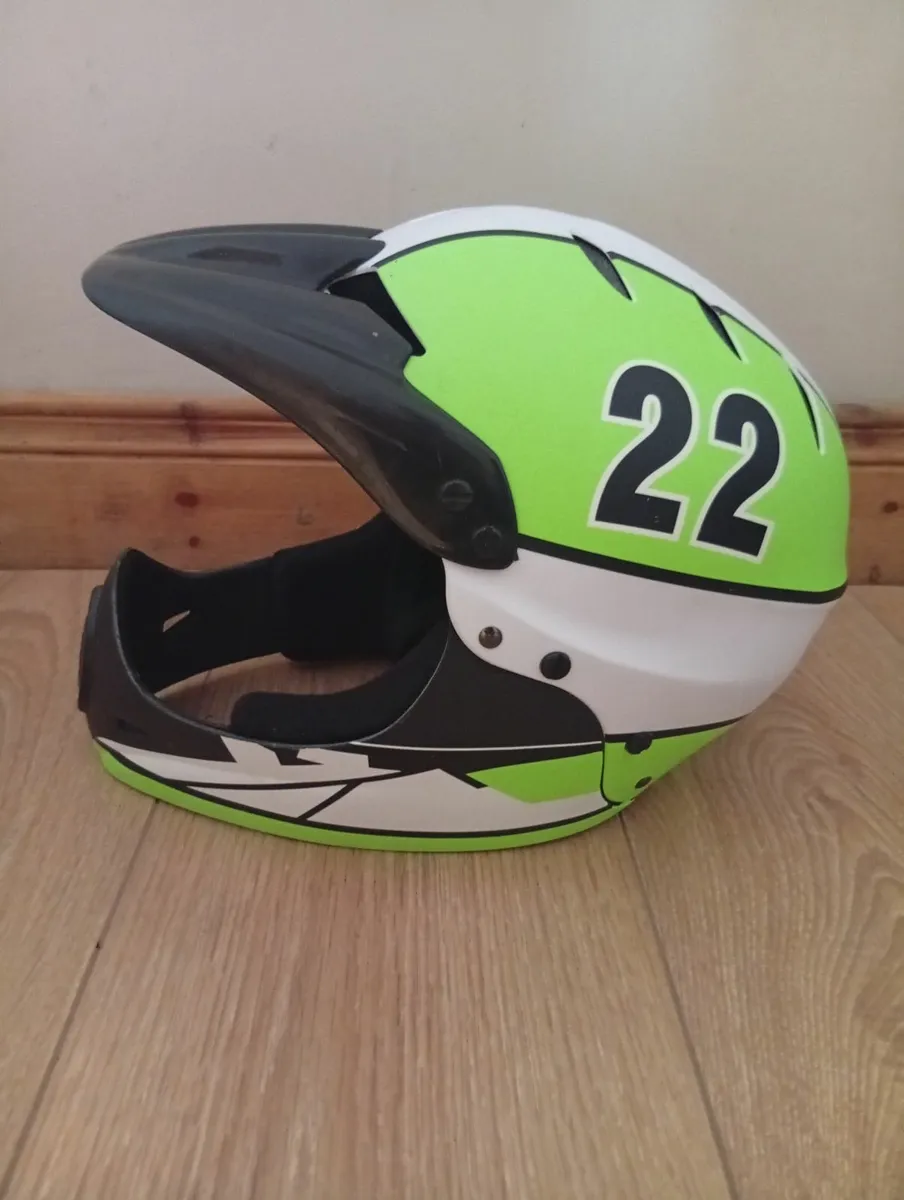Universal Quality Helmet 1month old - Image 1