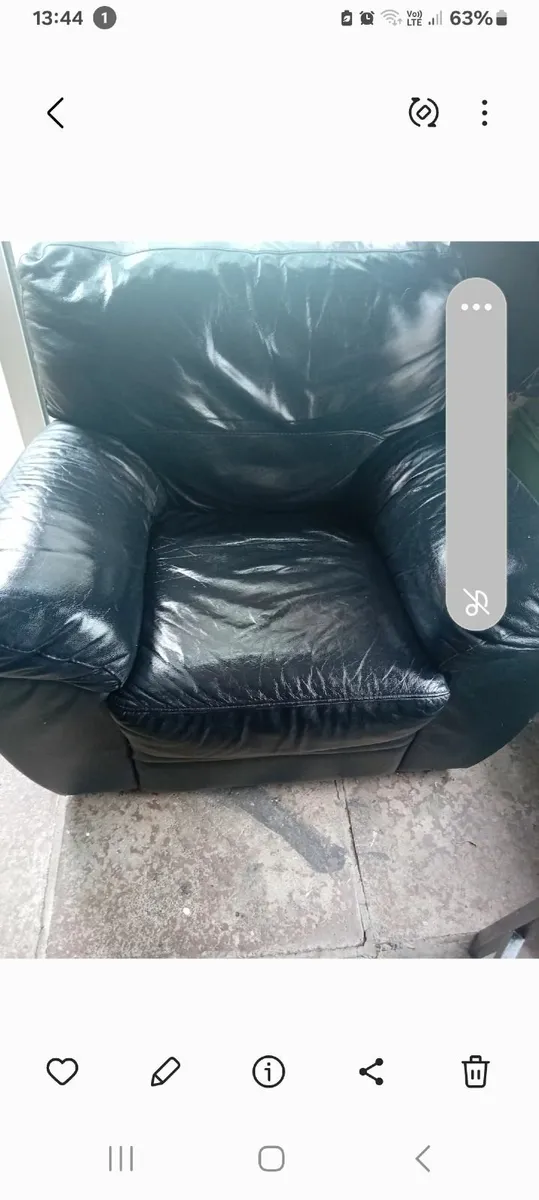 2 seater and 1 seater leather couch - Image 4