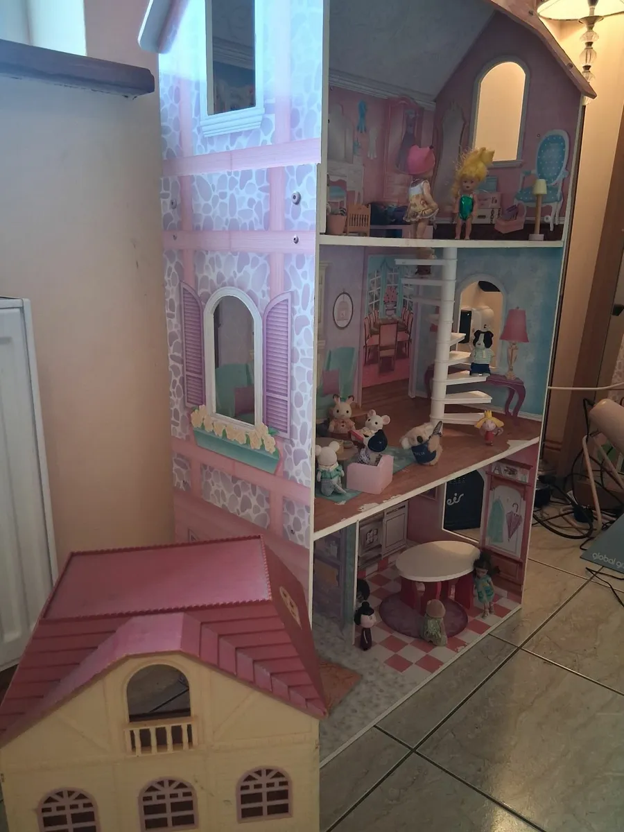 Dolls house and Sylvanians - Image 2