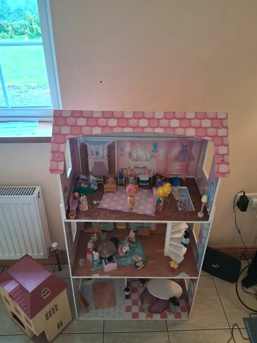 Dolls house and Sylvanians - Image 3