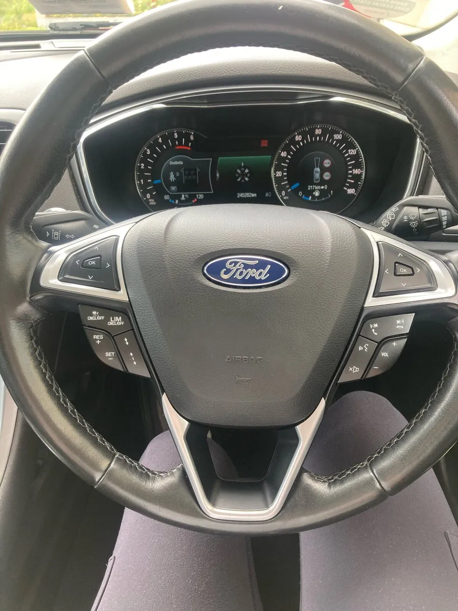 151 Ford Mondeo 2L TITANIUM *Mint Condition* - Image 3