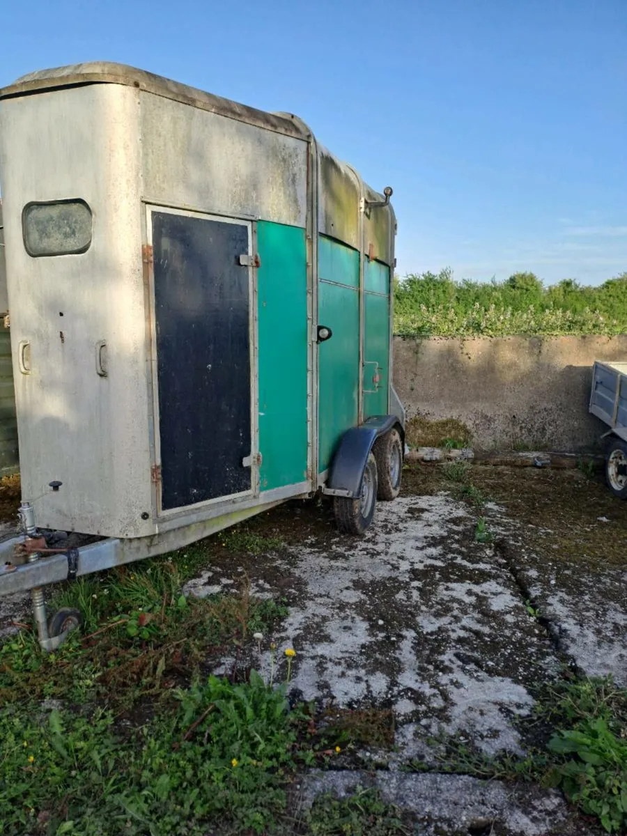 Horse box - Image 1