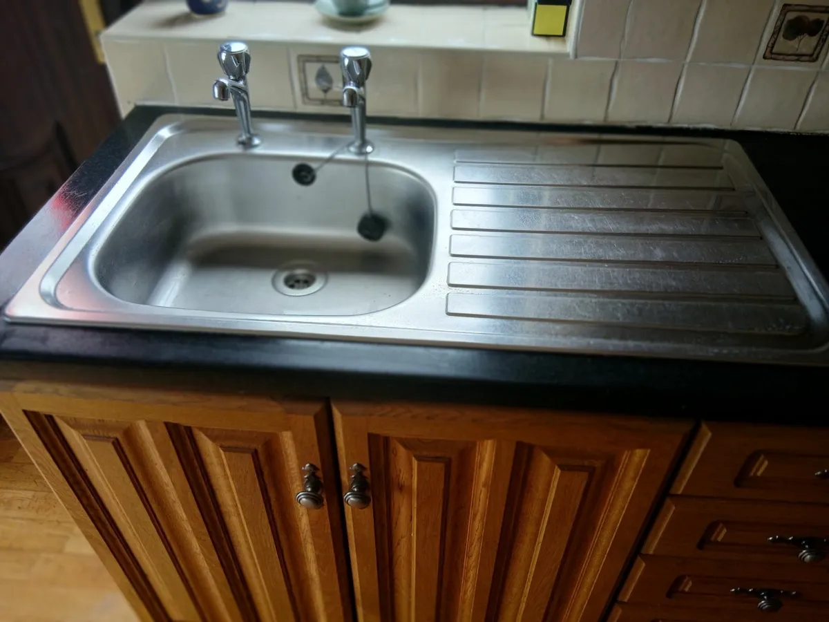 Kitchen unit, sink and electric 4 ring hob. - Image 3