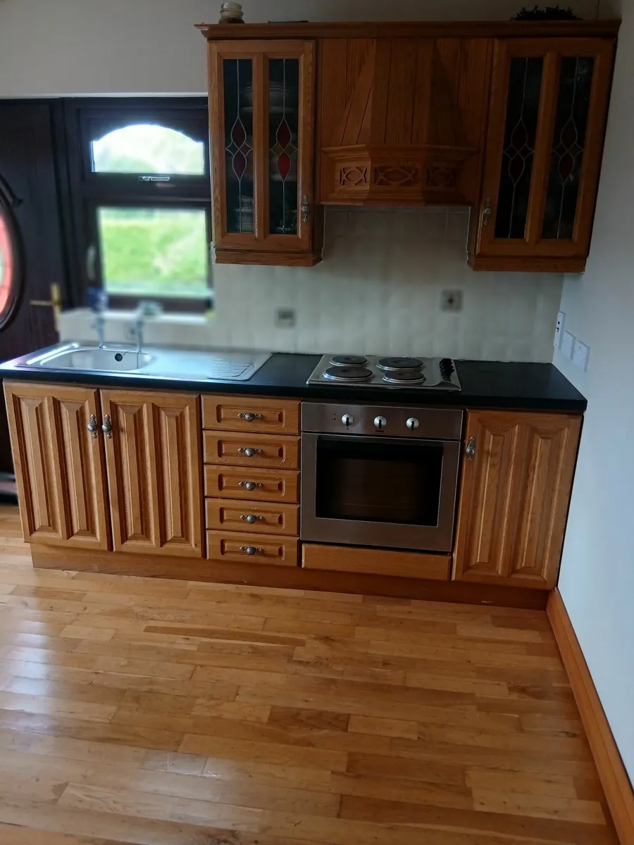 Kitchen unit, sink and electric 4 ring hob. - Image 4