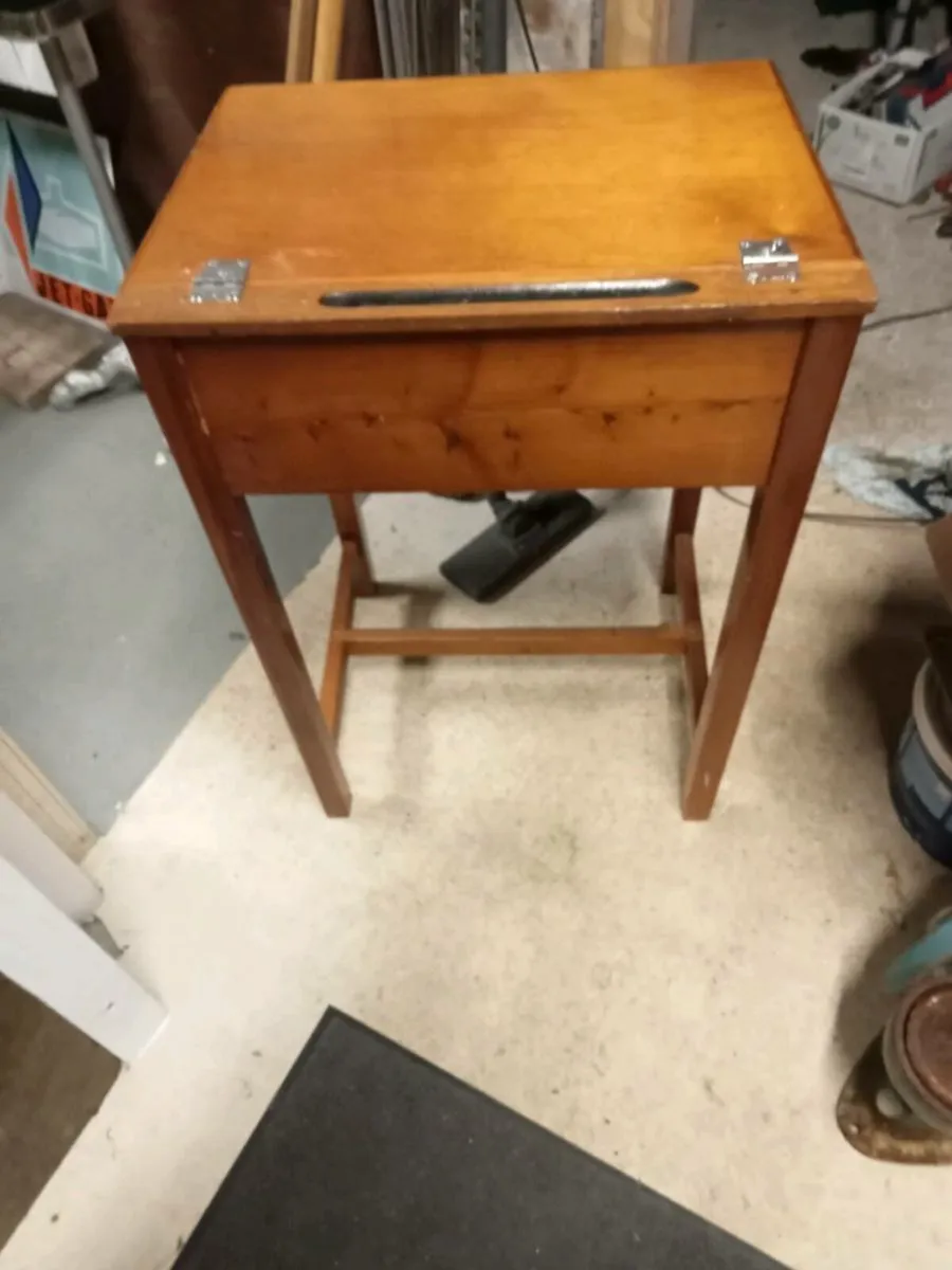 Old school desk - Image 1