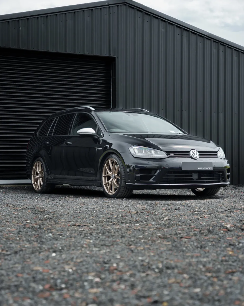 Volkswagen Golf R Estate - Image 1