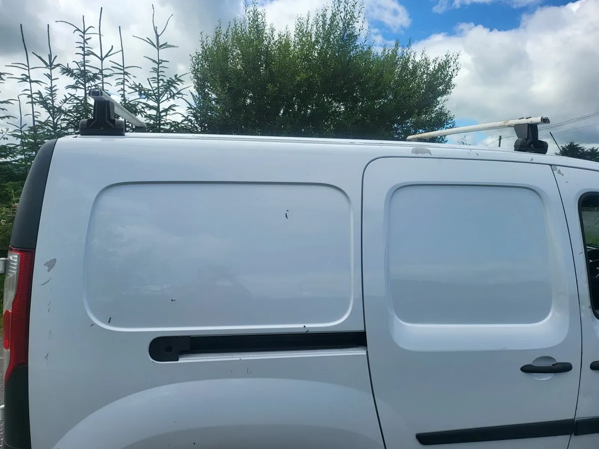 192 Renault Kangoo cvrt 4/2026 lwb 2side door ONO - Image 2