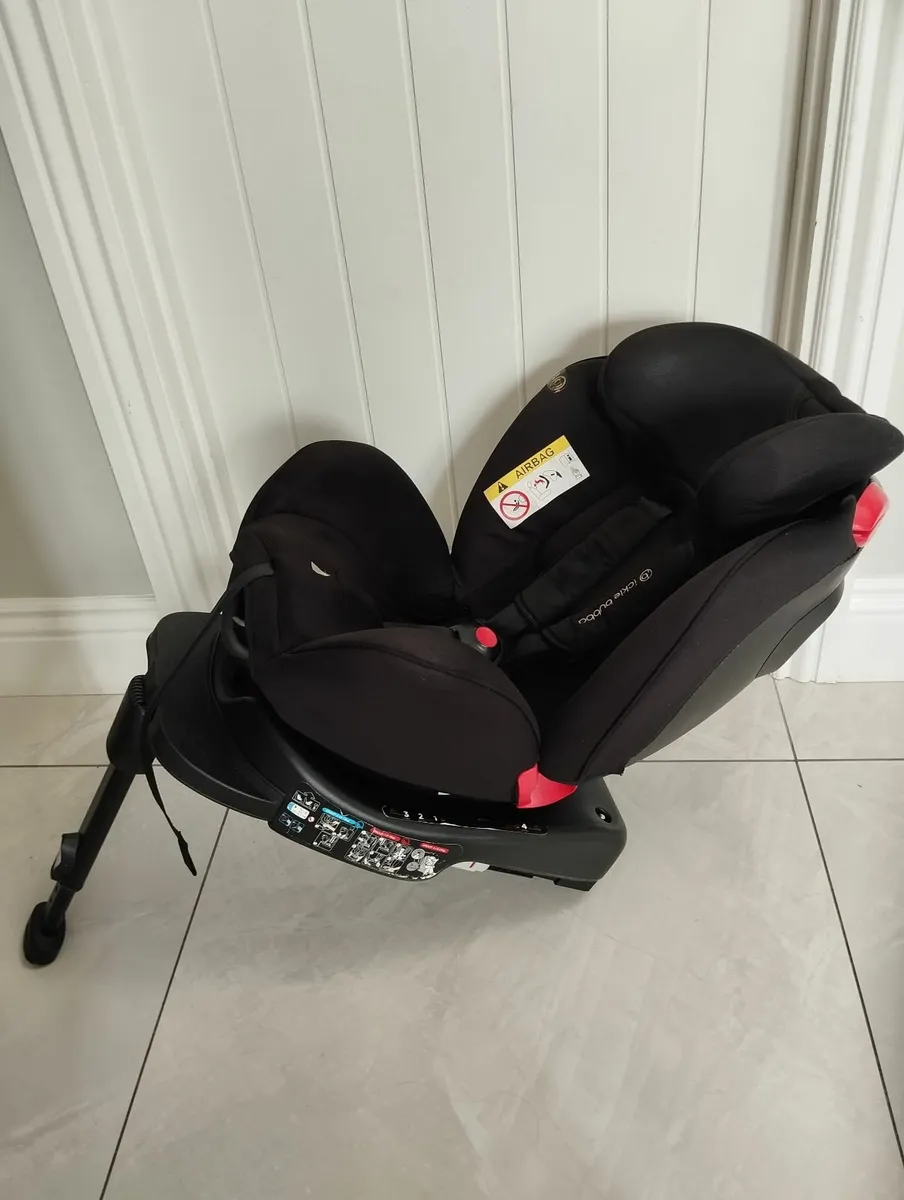 Ickle Bubba  rotating car seat - Image 1