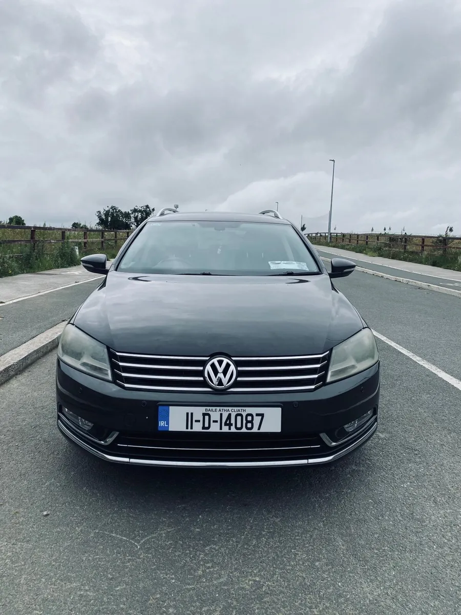 Volkswagen Passat 2011 - Image 2