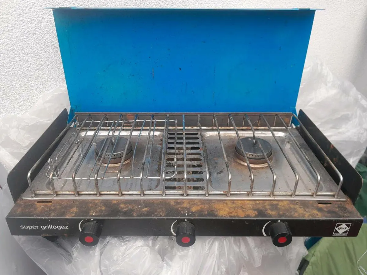 Double burner camping stove - Image 1