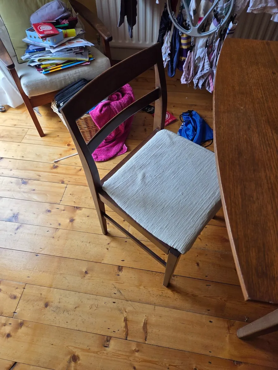 Mahogany dinning room table and chairs - Image 1