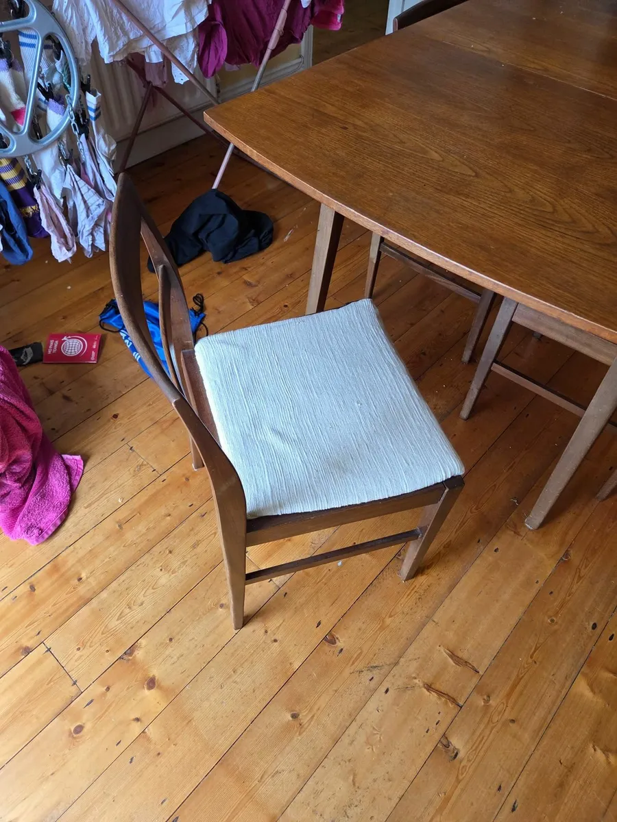 Mahogany dinning room table and chairs - Image 3