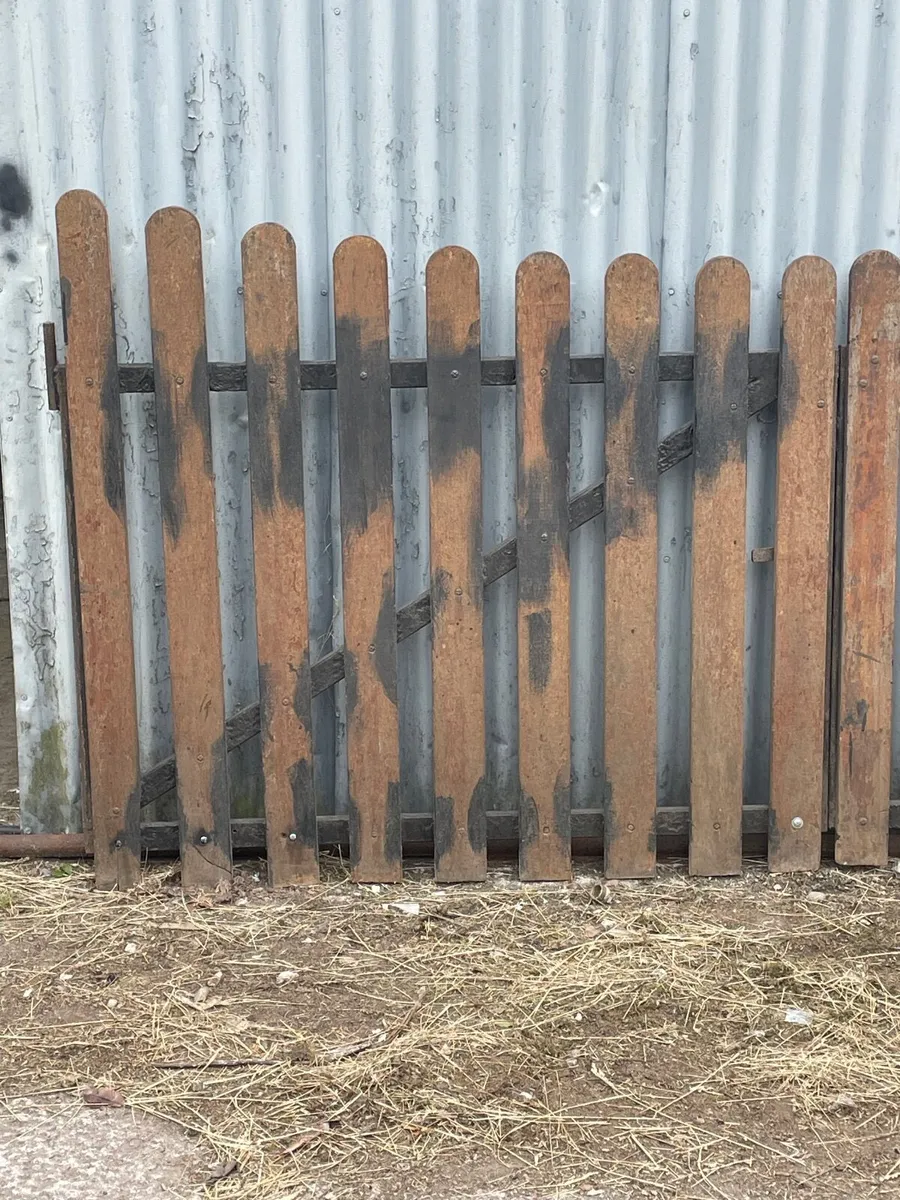 Gates - Image 1