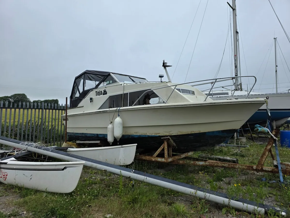 24 foot beuatifull boat with toilet shower - Image 1