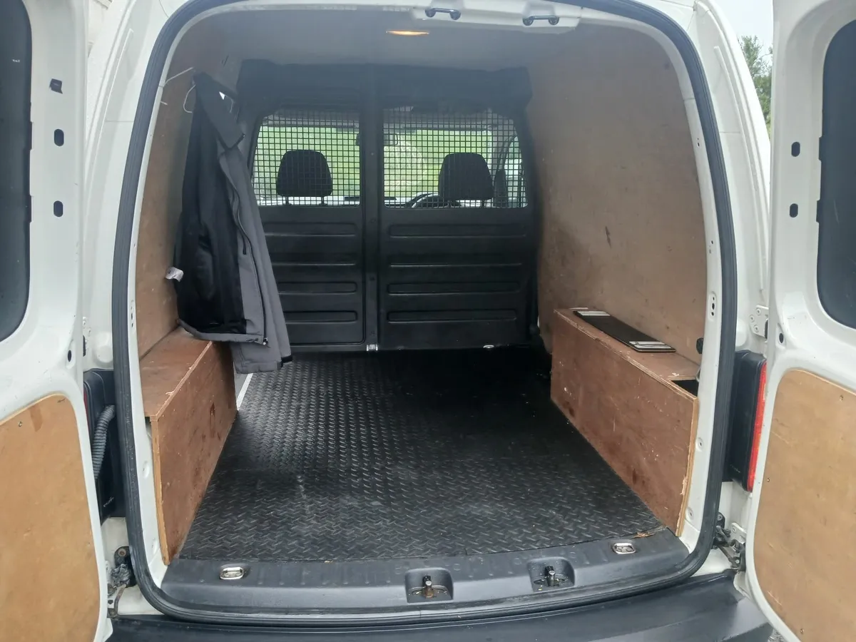 Volkswagen Caddy 2015 - Image 2